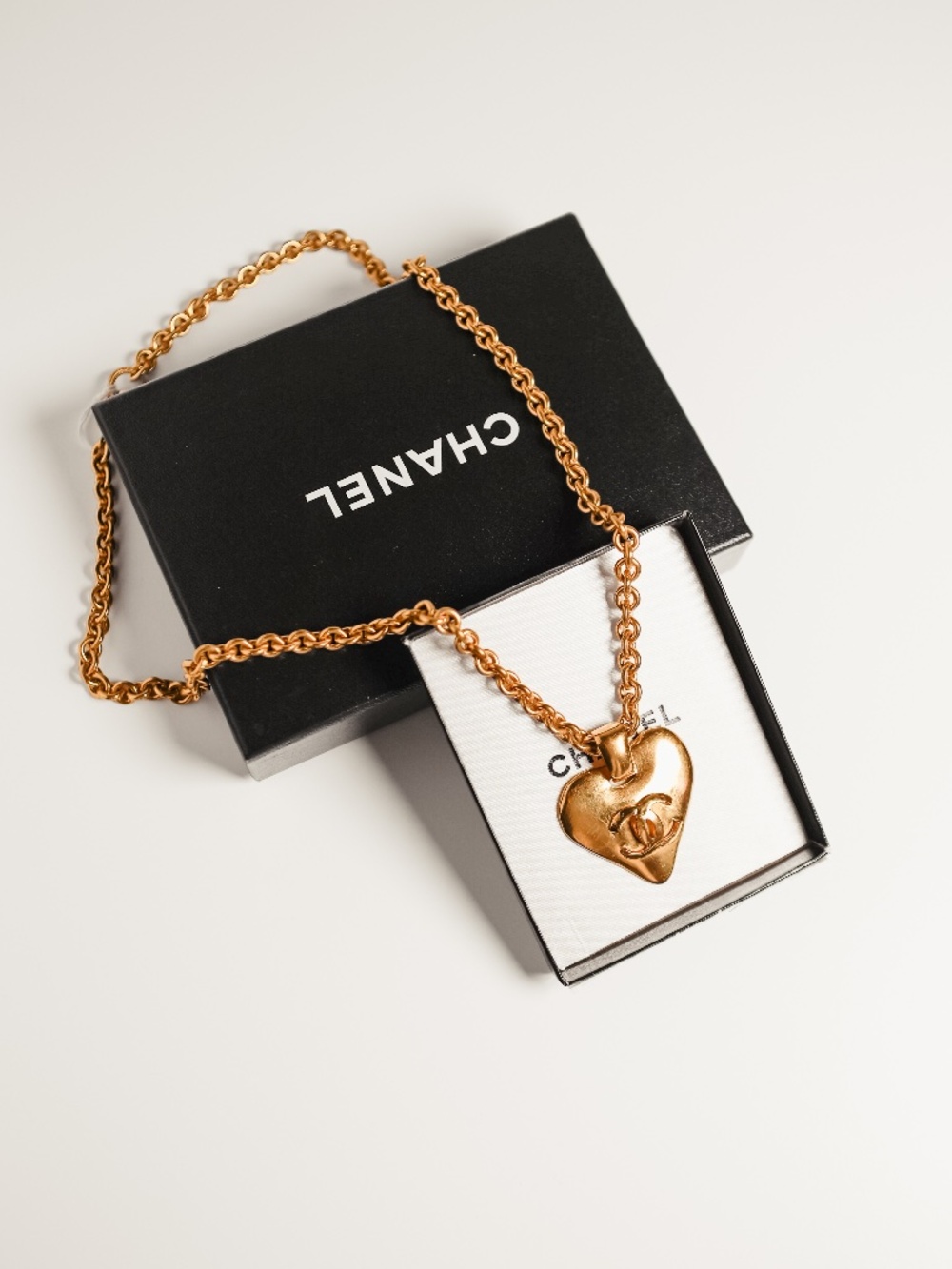 VINTAGE 1993 CHANEL CC LOGO HEART PENDANT NECKLACE Authentic